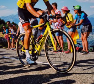 maillot jaune du tour de France, cycliste en sueur